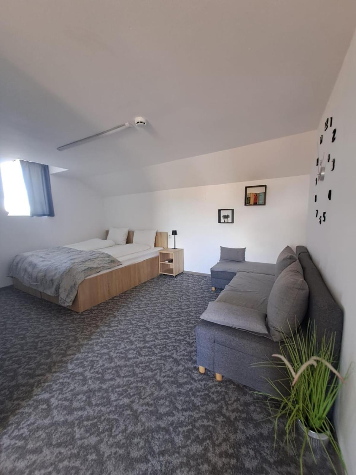 فندق Casa Sofia Târgu Jiu المظهر الخارجي الصورة